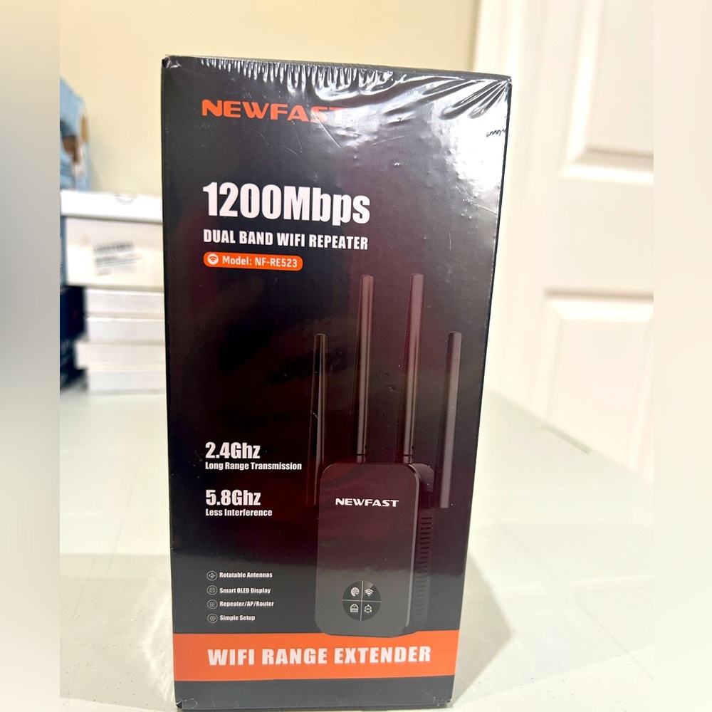 BNIB Newfast Wi-Fi Range Extender